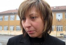 7-ми и 12-ти клас в училище, останалите – дистанционно