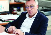 Образованието на 2022 г. е като самотен пътник на изоставена гара