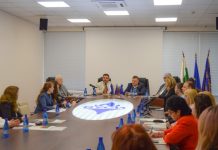 С български трибагреник и мартеничка за здраве в Пловдив посрещнаха участниците в конференцията, посветена на Левски